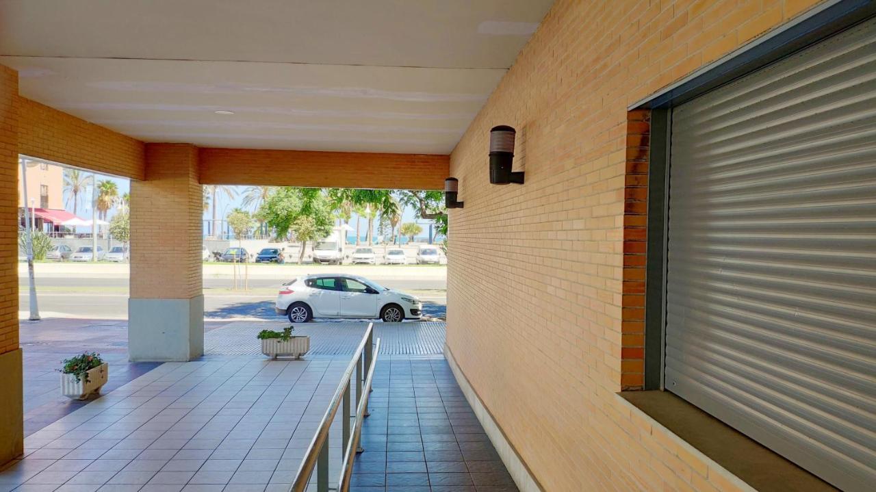 On The Beach! Frente Al Paseo Maritimo, Parking Y Piscina 马拉加 外观 照片